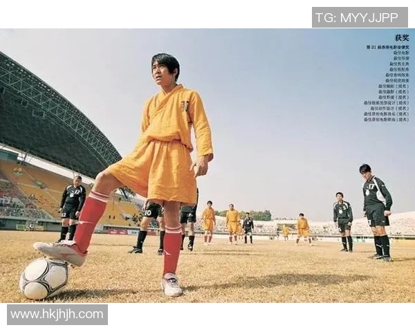 足球明星惊叹武术表演精彩瞬间引发热议与点赞